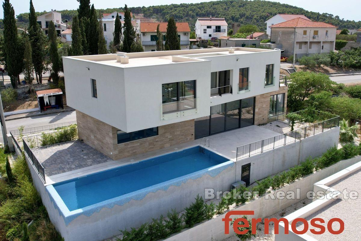 Moderne Villa mit Panoramablick auf das Meer