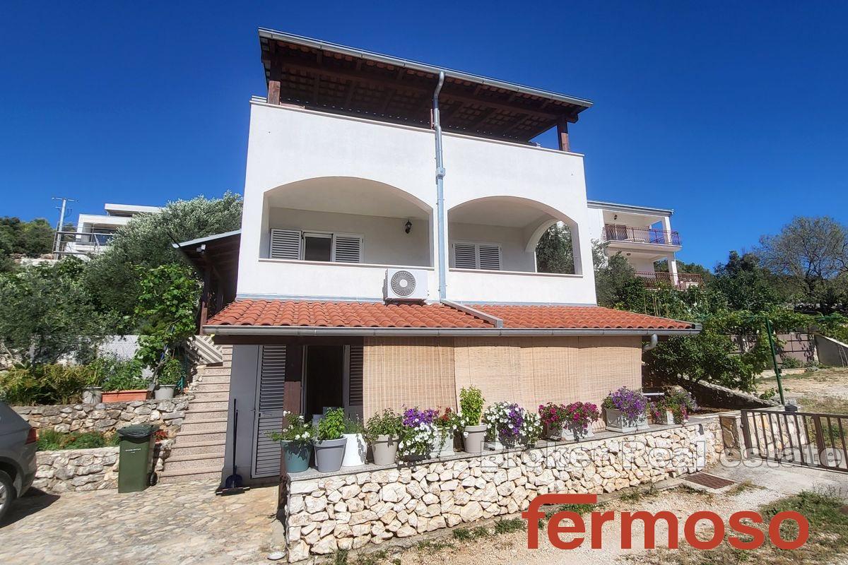 Haus mit Meerblick und Swimmingpool