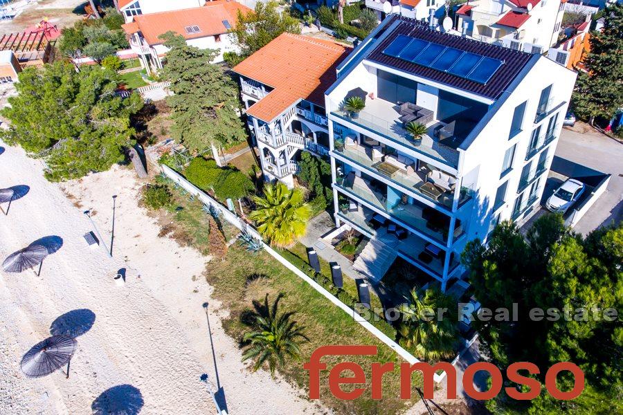 Attraktive Apartments direkt am Meer mit privatem Zugang zum Strand