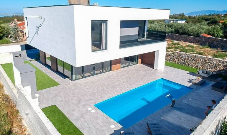 Moderne Villa mit Pool
