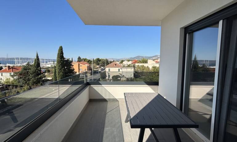 Außergewöhnliche Penthouse-Wohnung mit Dachterrasse und Meerblick