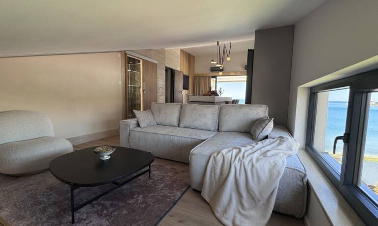 Luxuriöses Penthouse in erster Reihe zum Meer