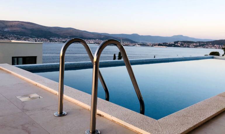 Moderne Villa mit Panoramablick auf das Meer